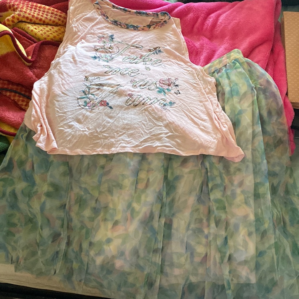 Kohls Cinderella Collection skirt and top.  Both are XL.  Worn only once